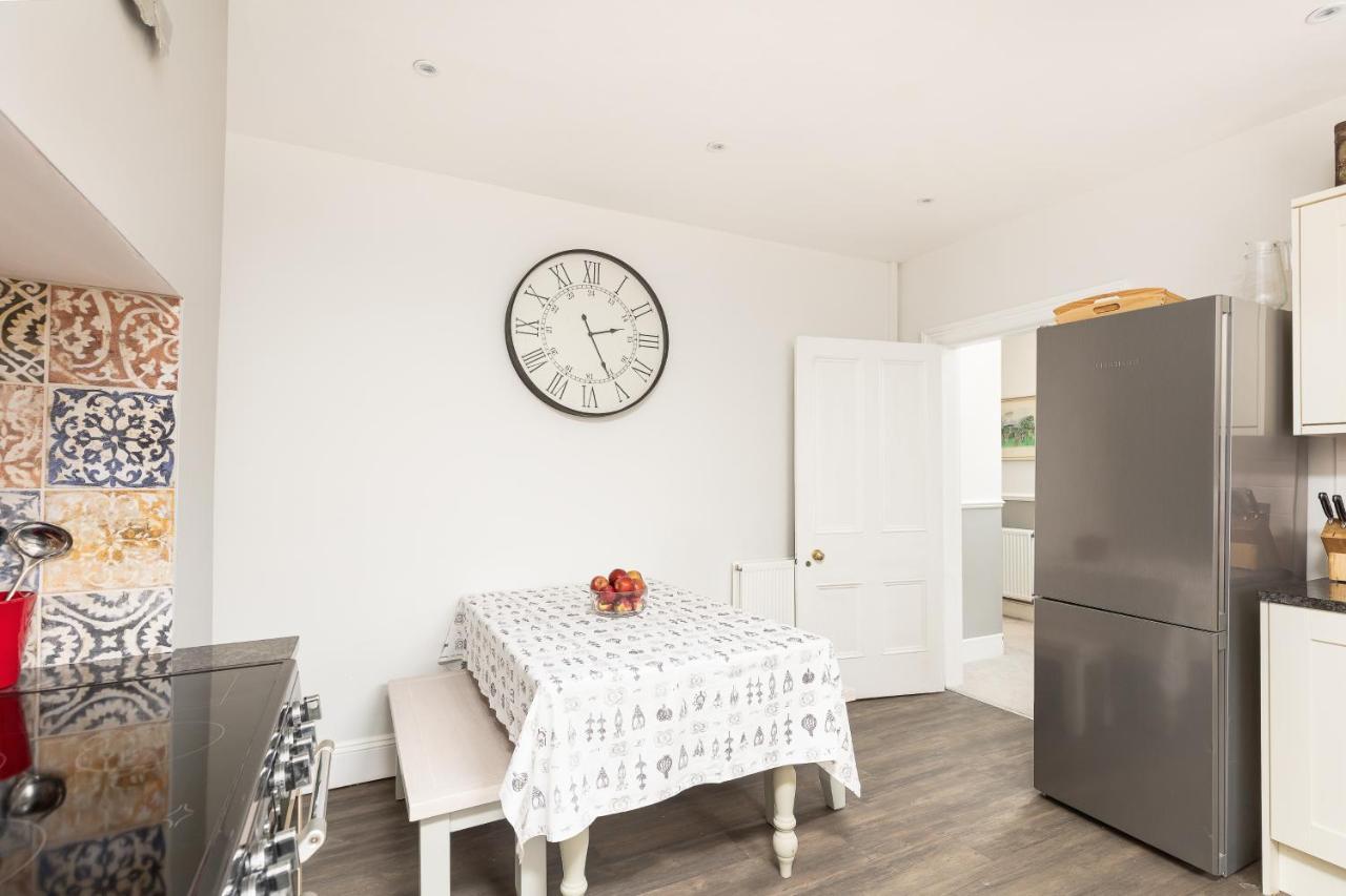 5 Bedroom Magnificent Georgian Townhouse- City Centre Бат Экстерьер фото